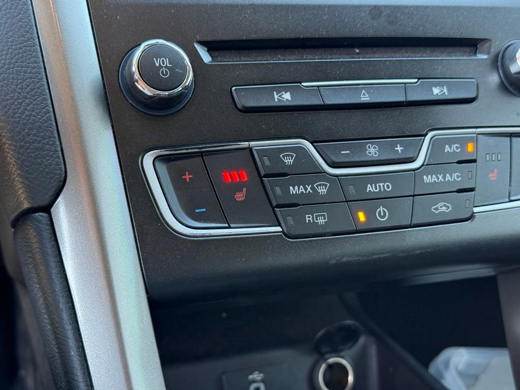 Used 2018 Ford Fusion SE w/ Fusion SE Technology Package FWD image 21