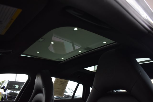 Used 2022 Porsche Panamera RWD image 13