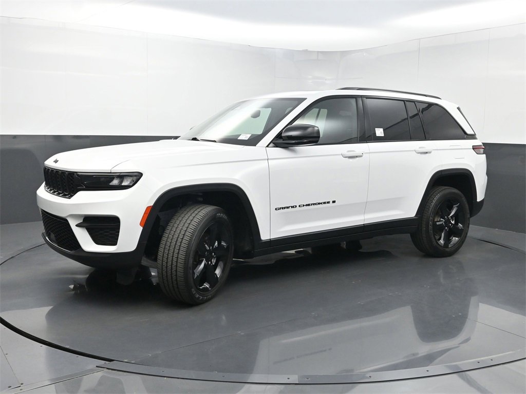 Used 2023 Jeep Grand Cherokee Altitude image 24