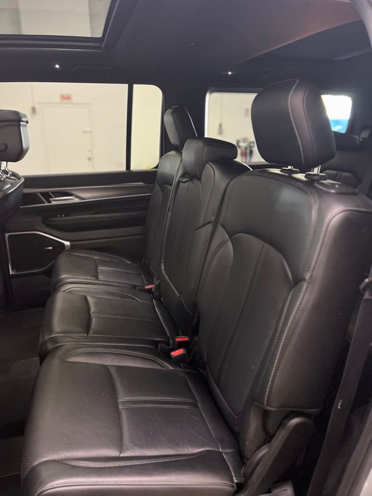 Used 2023 Jeep Wagoneer Series II AWD/4WD image 14
