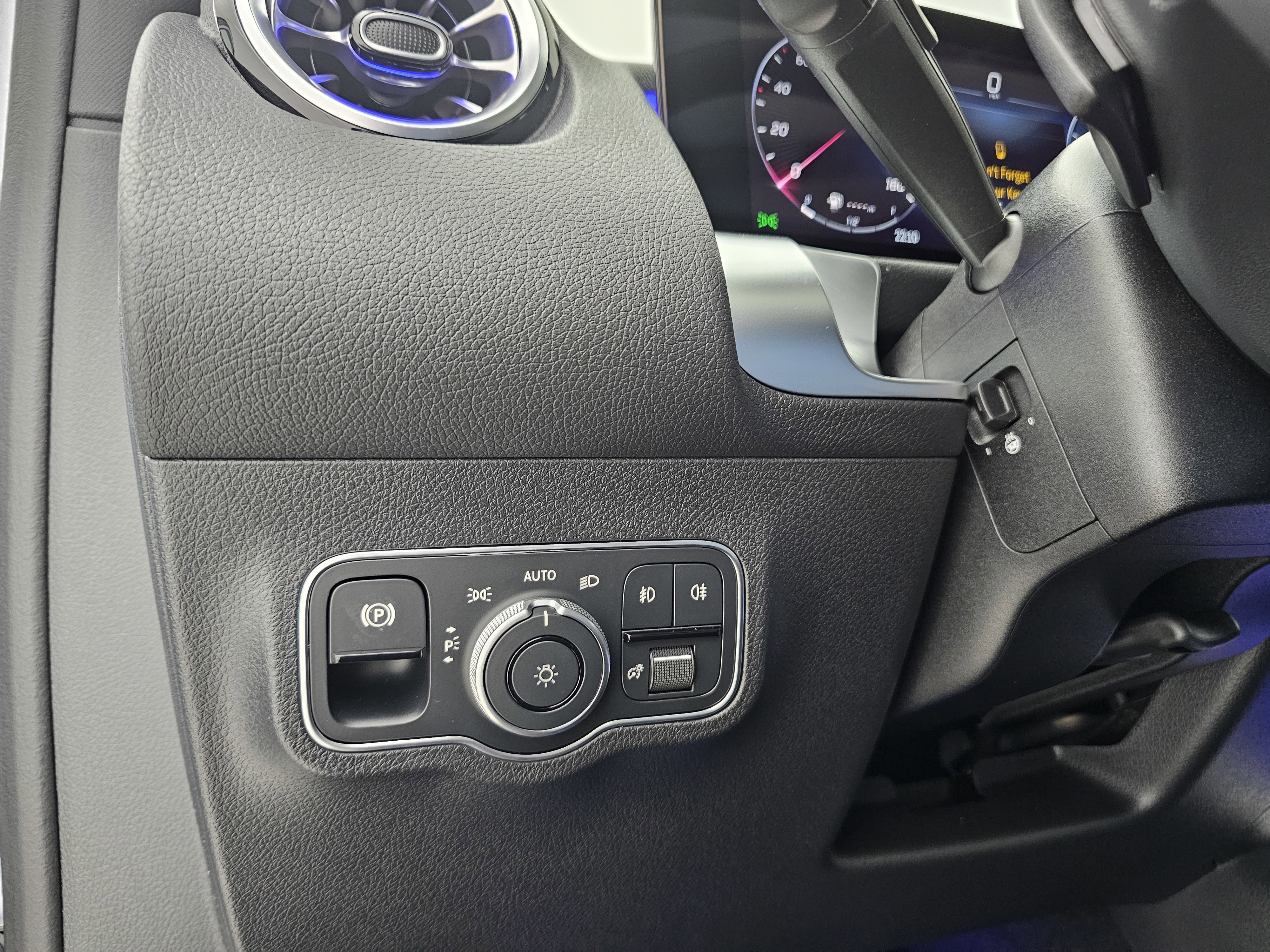 New 2026 Mercedes-Benz GLB 250 4MATIC image 8