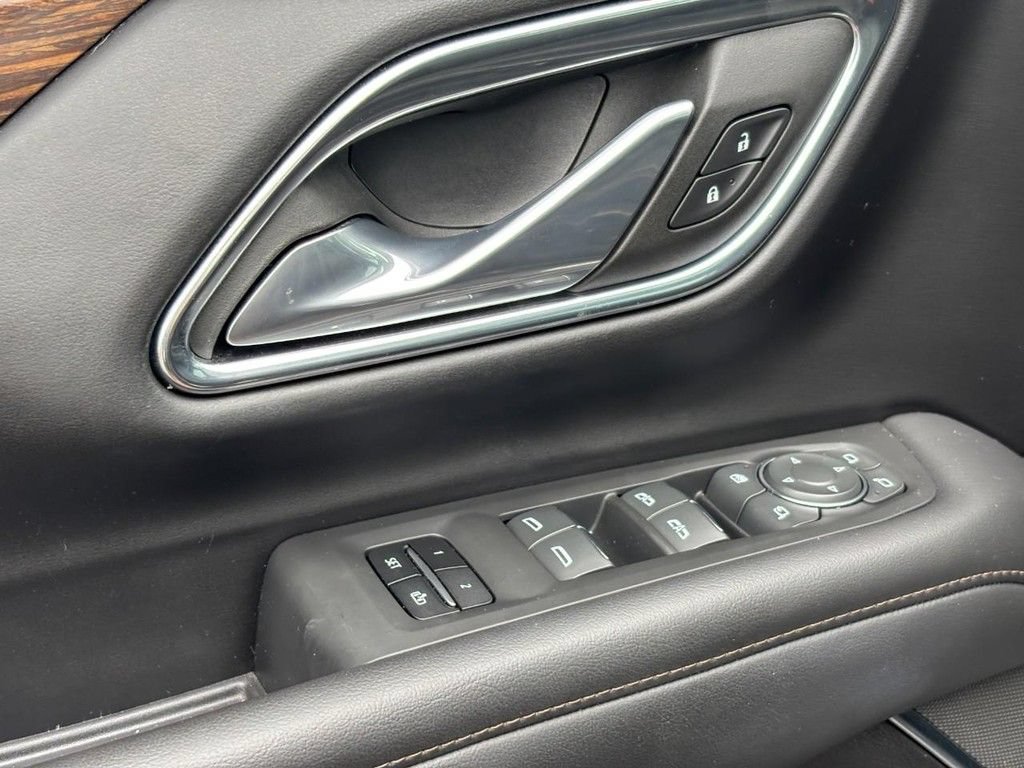 Used 2023 Chevrolet Suburban High Country AWD/4WD image 17