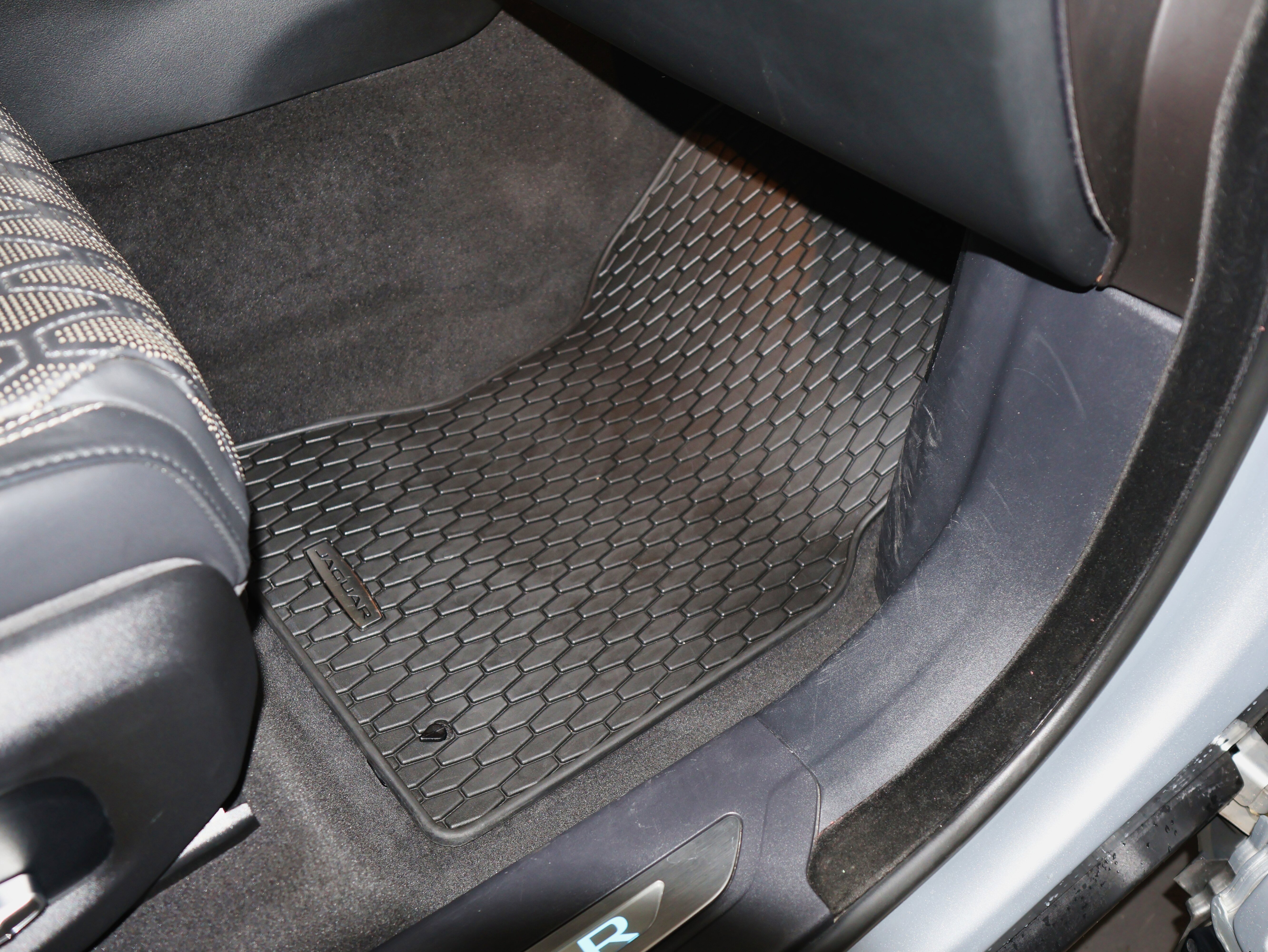 Used 2020 Jaguar F-PACE SVR image 46