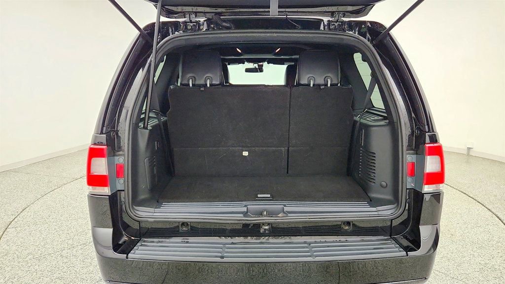 Used 2016 Lincoln Navigator Select AWD/4WD image 23