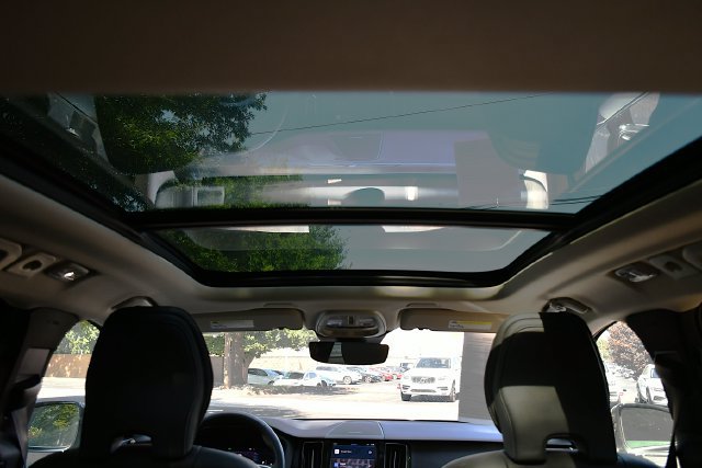 Certified 2024 Volvo XC60 B5 Plus w/ Protection Package Premier AWD/4WD image 21
