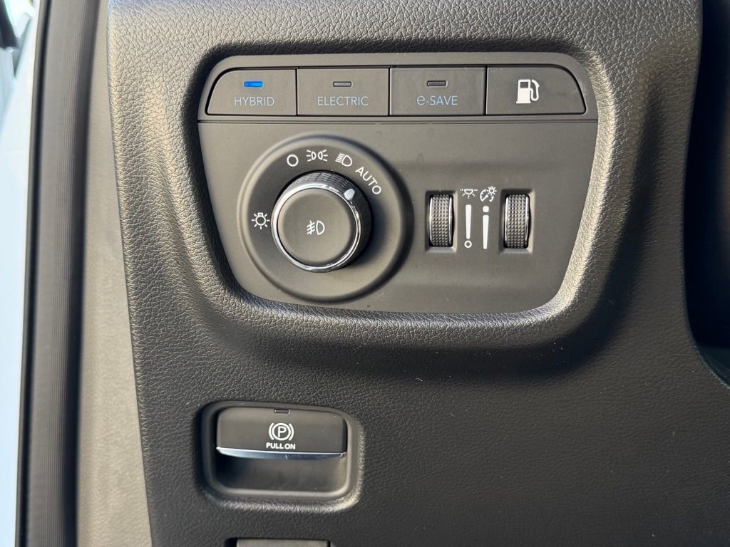 Used 2023 Jeep Grand Cherokee Trailhawk w/ Luxury Tech Group III image 30