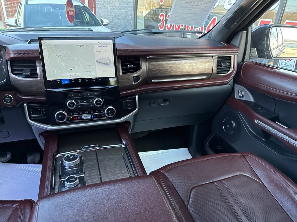Used 2024 Ford Expedition Limited image 13