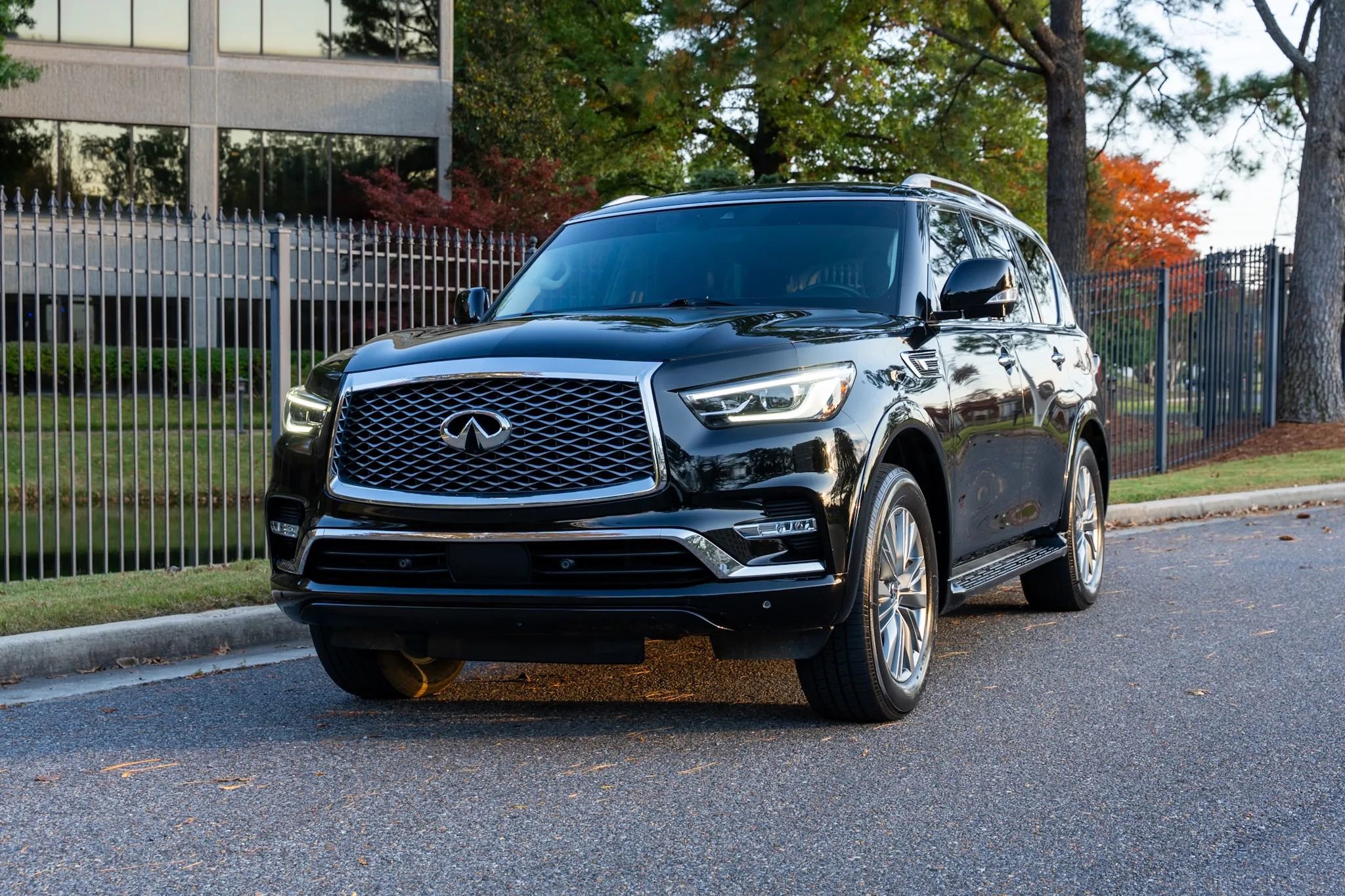Used 2021 INFINITI QX80 Luxe w/ Cargo Package image 3