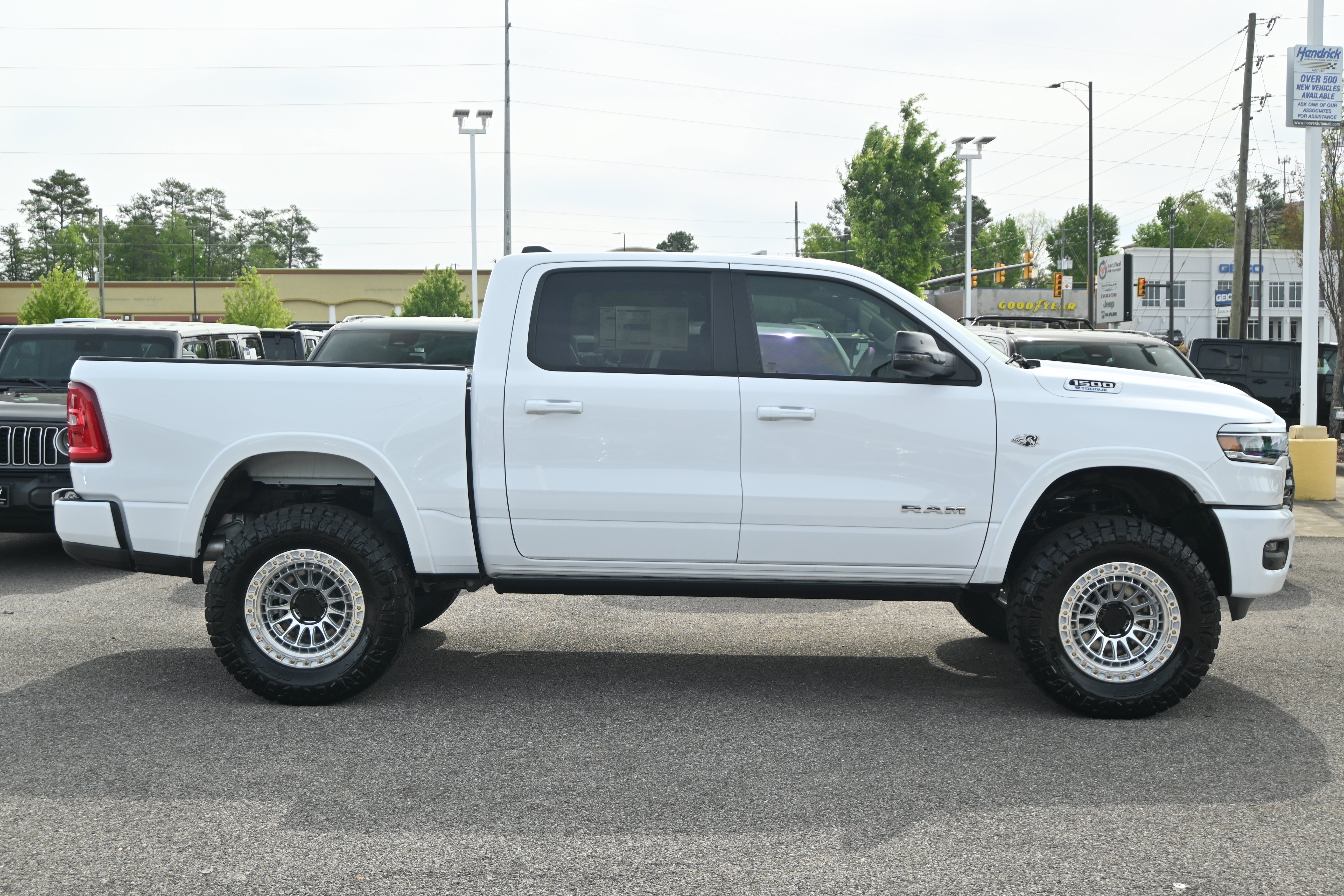 New 2026 RAM 1500 Laramie AWD/4WD image 11