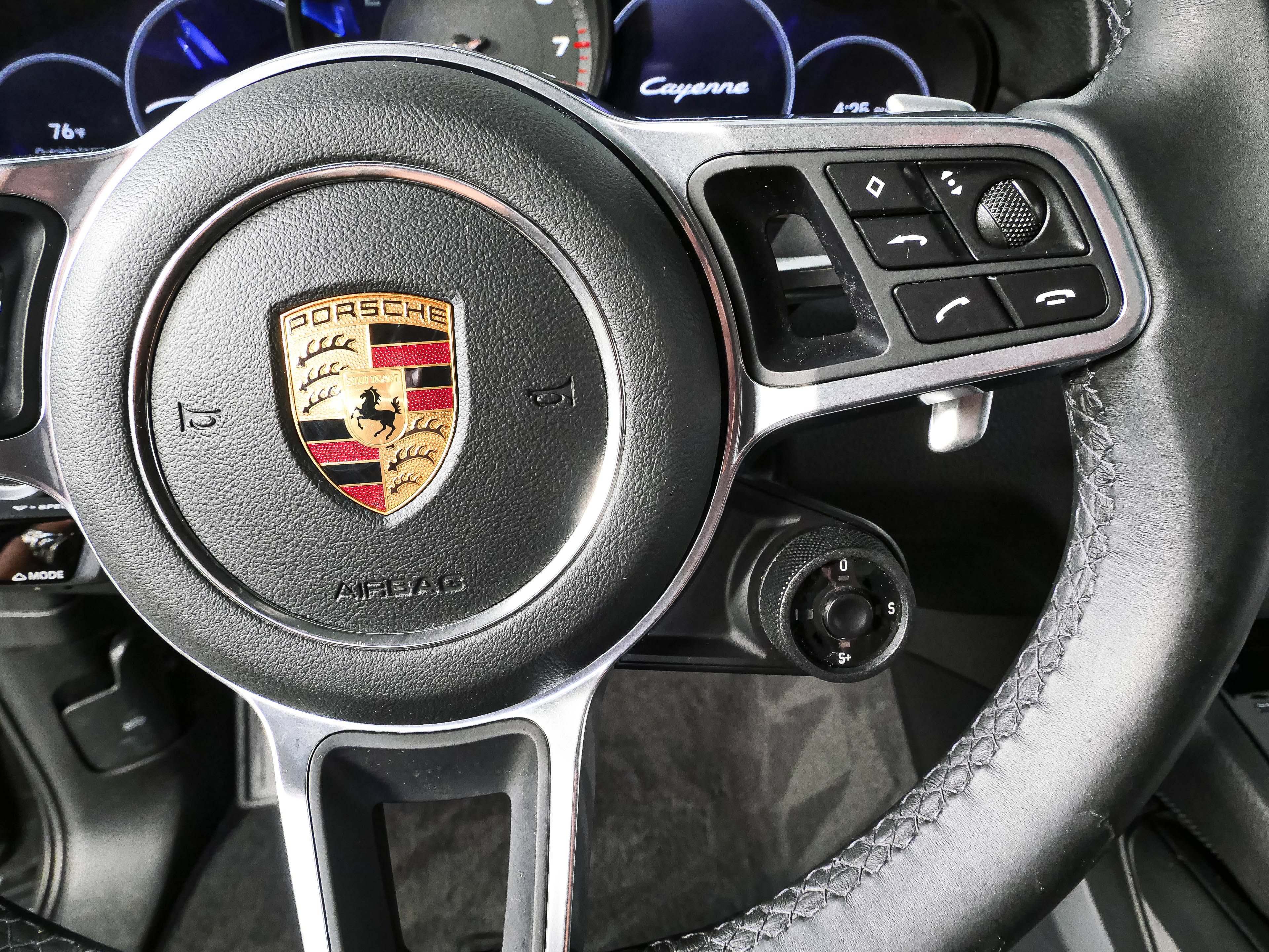 Certified 2022 Porsche Cayenne Coupe AWD/4WD image 12