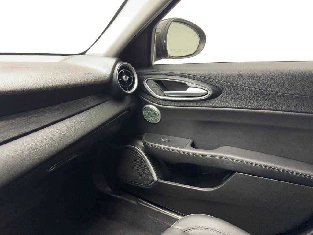 Used 2019 Alfa Romeo Giulia w/ Quick Order Package 22K Sport RWD image 49