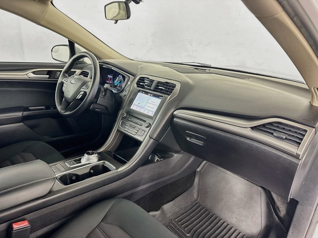 Used 2017 Ford Fusion SE w/ Fusion SE Technology Package image 32