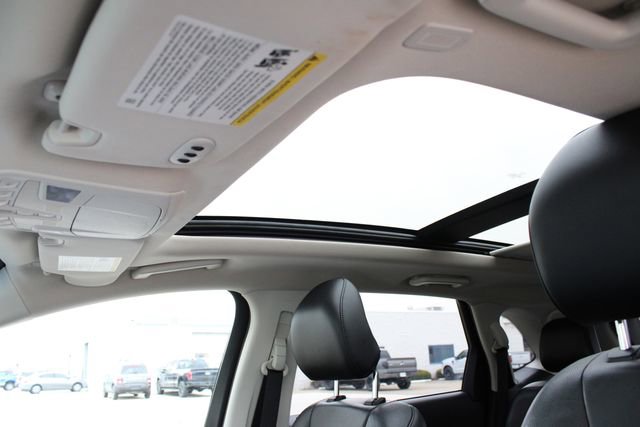 Used 2019 Ford Edge Titanium w/ Equipment Group 301A image 5