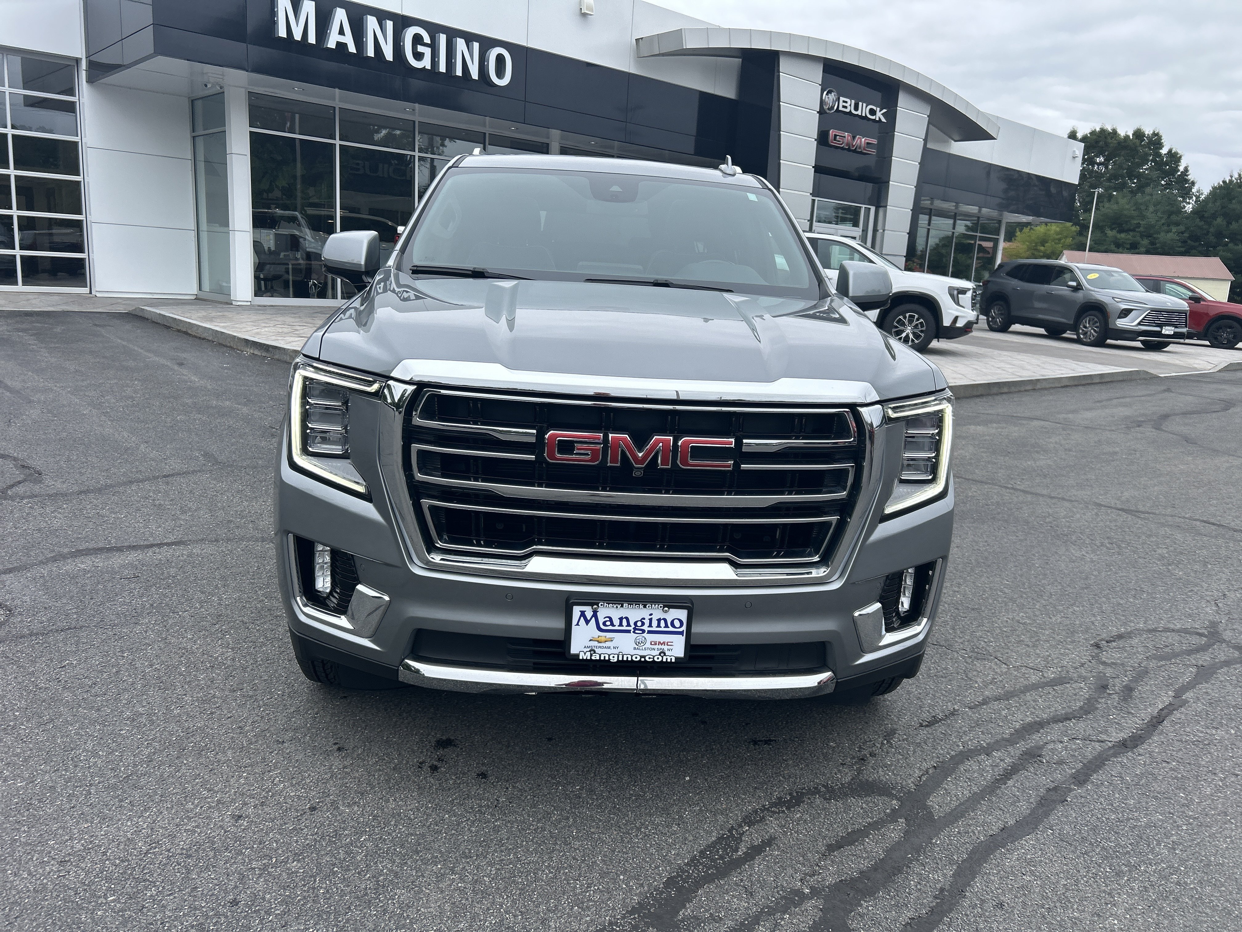 Certified 2023 GMC Yukon XL SLT w/ SLT Premium Package AWD/4WD image 18