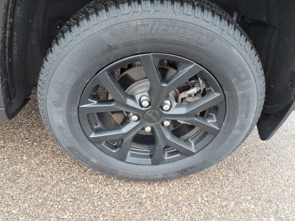 Used 2024 Jeep Grand Cherokee Altitude image 10