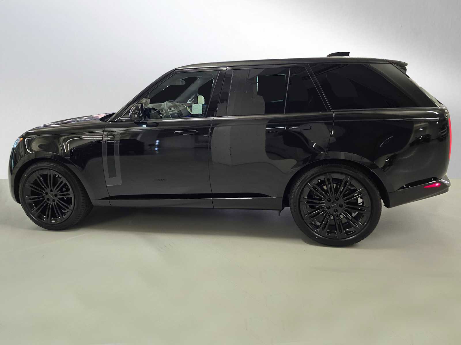New 2026 Land Rover Range Rover SE image 2