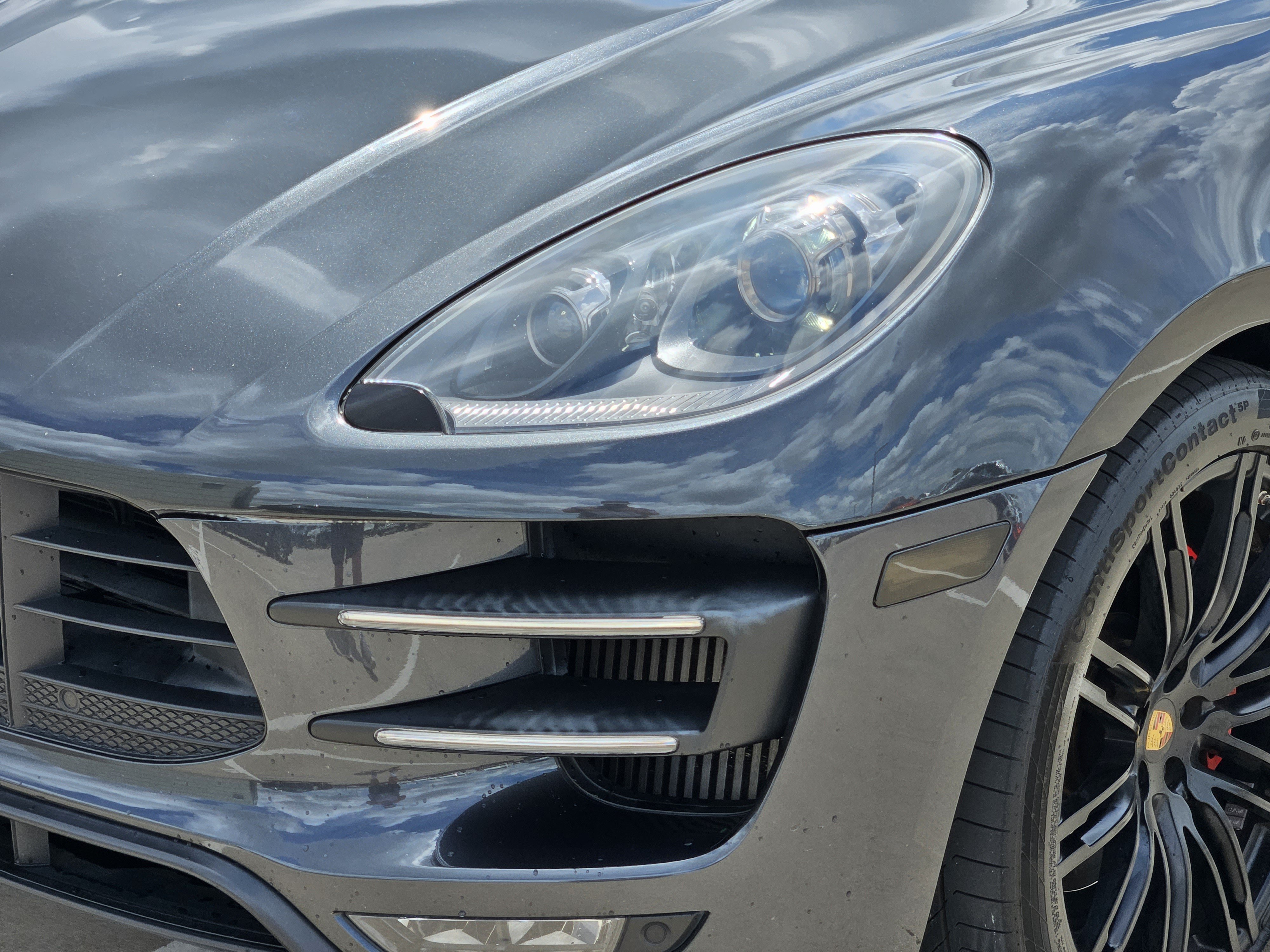Used 2017 Porsche Macan Turbo AWD/4WD image 12