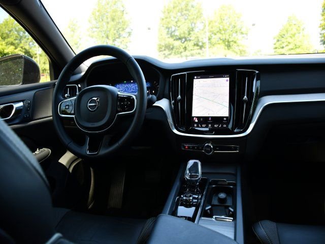 Used 2024 Volvo S60 B5 Plus FWD image 17