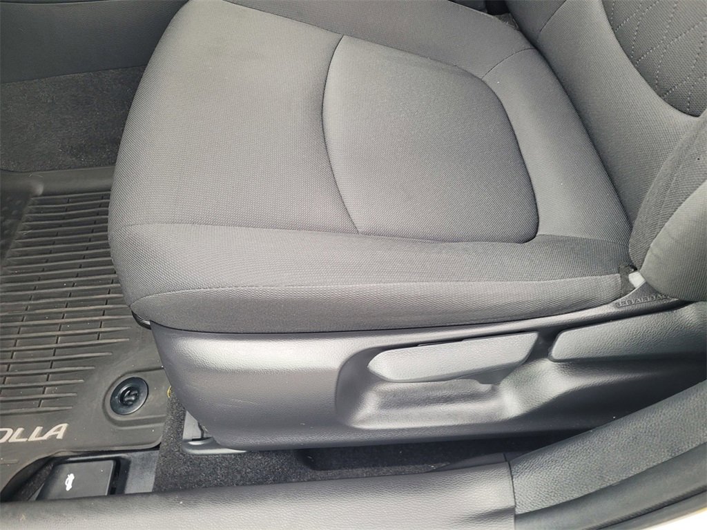 Used 2021 Toyota Corolla LE image 27