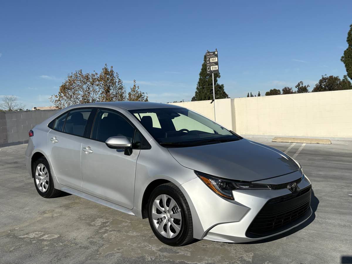 Used 2025 Toyota Corolla LE image 31