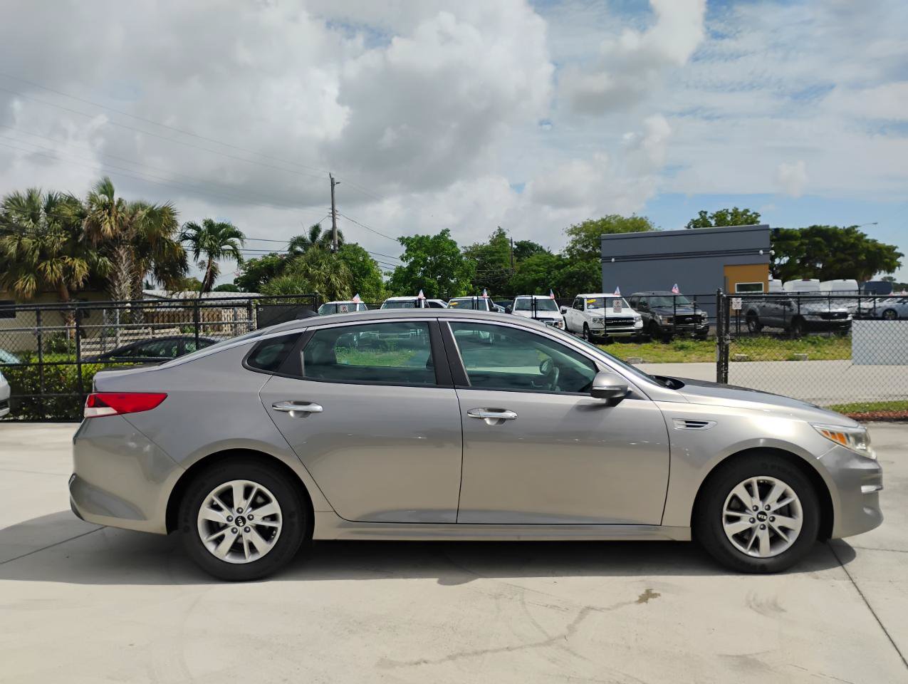Used 2017 Kia Optima LX FWD image 18
