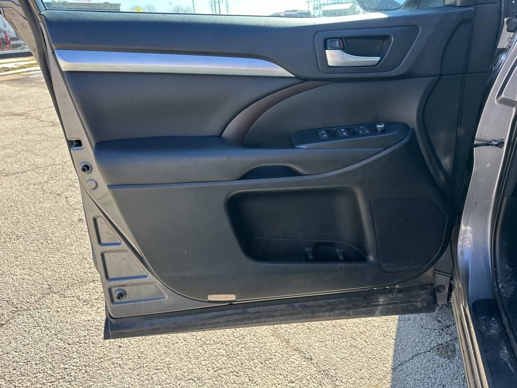 Used 2017 Toyota Highlander XLE image 22
