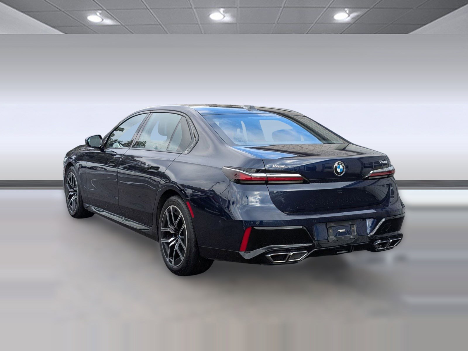 Used 2023 BMW 760i xDrive image 3