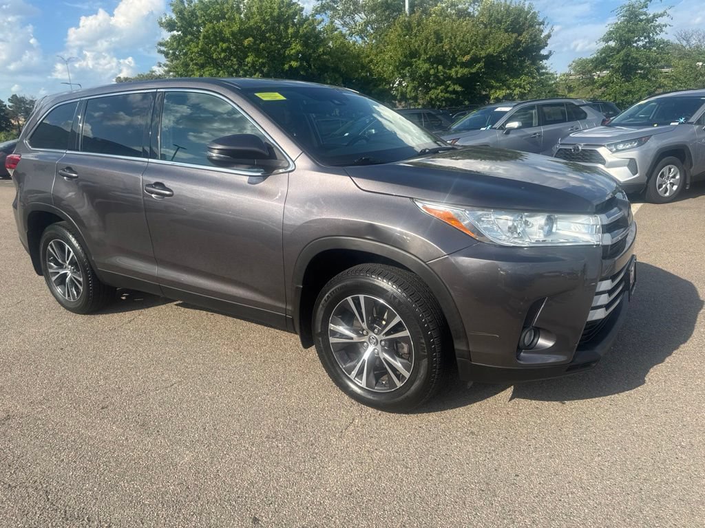 Used 2019 Toyota Highlander Plus AWD/4WD image 9