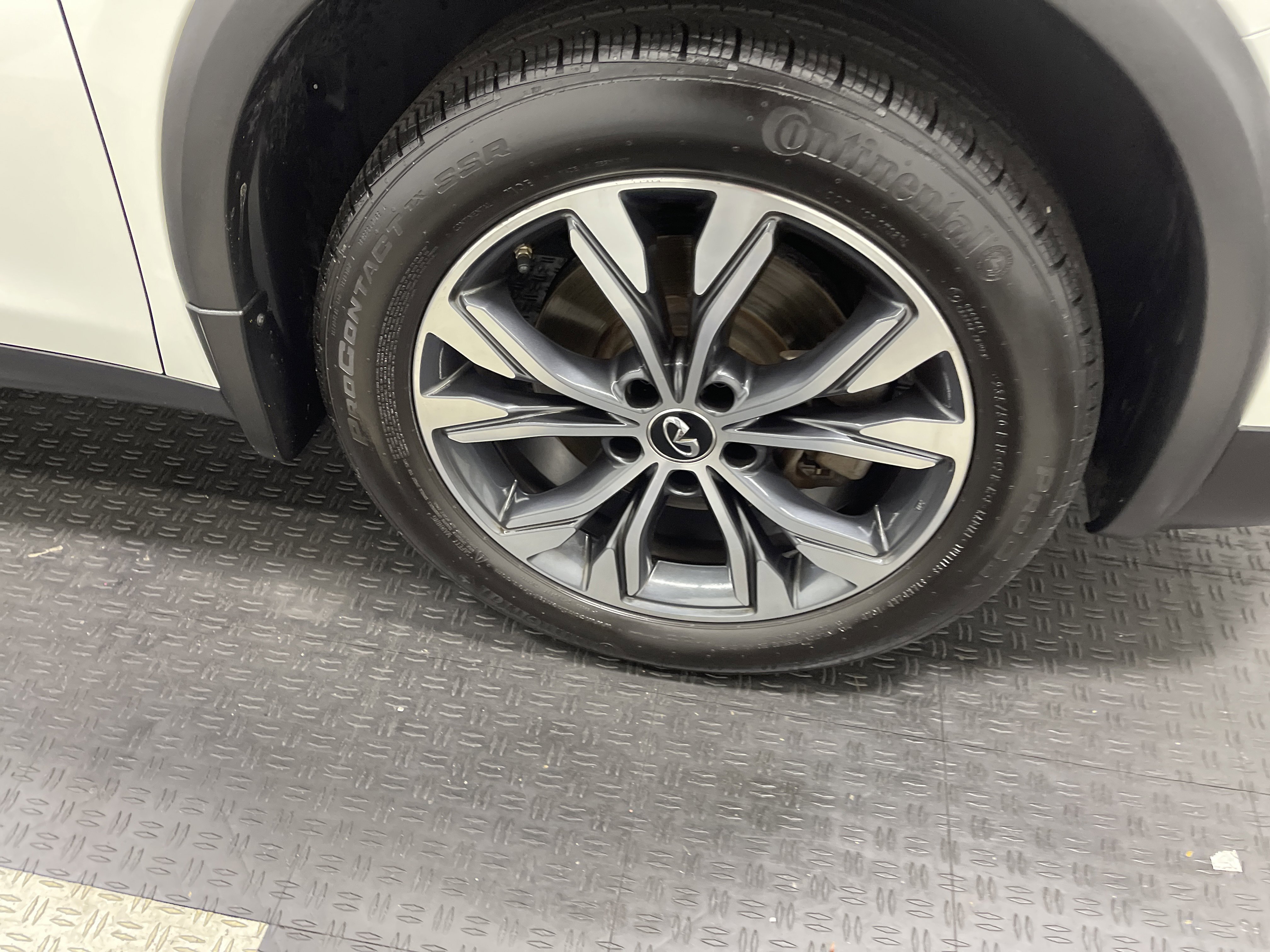 Used 2018 INFINITI QX30 Premium w/ Cargo Package image 28