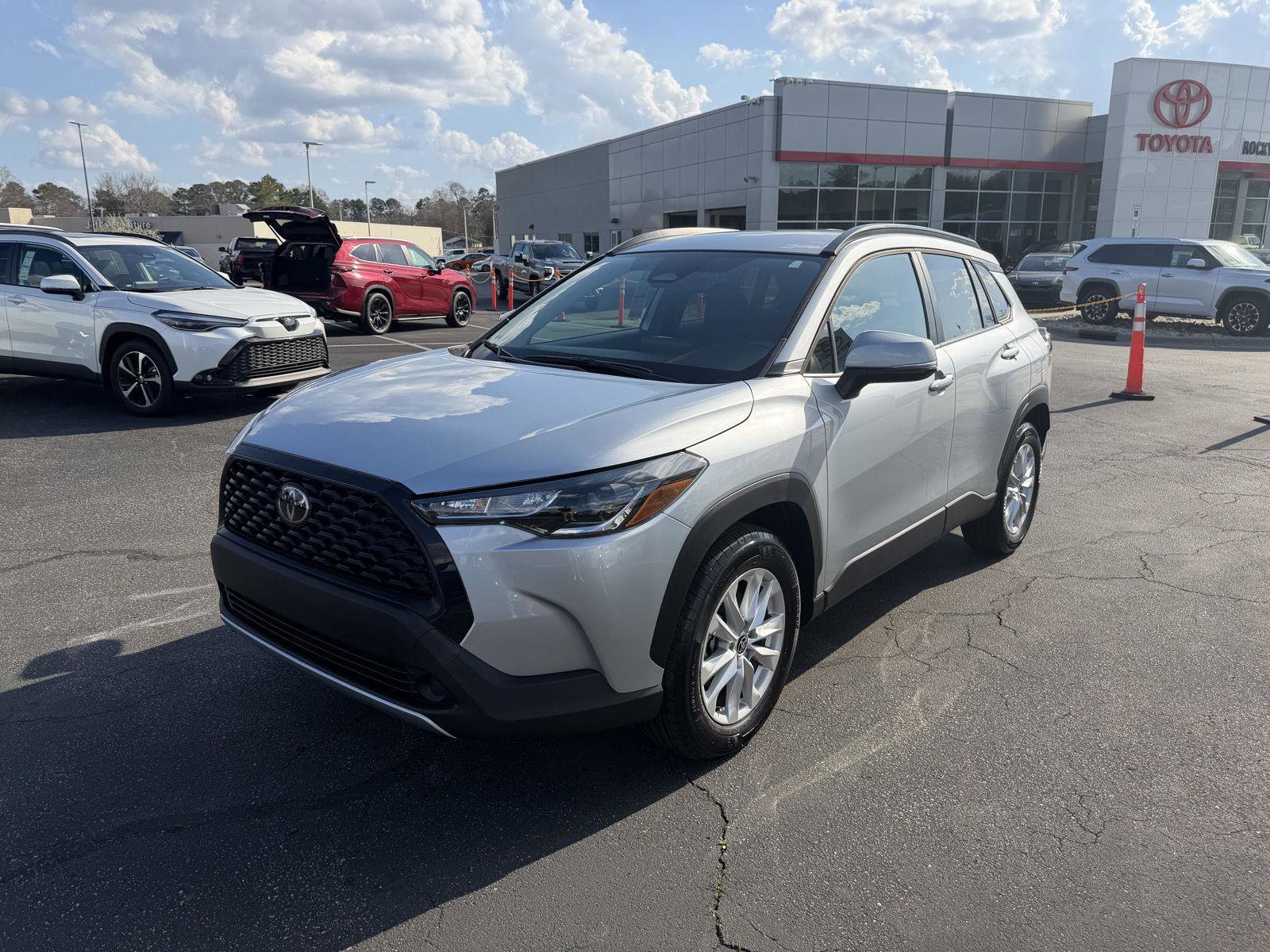 Used 2023 Toyota Corolla Cross LE image 3