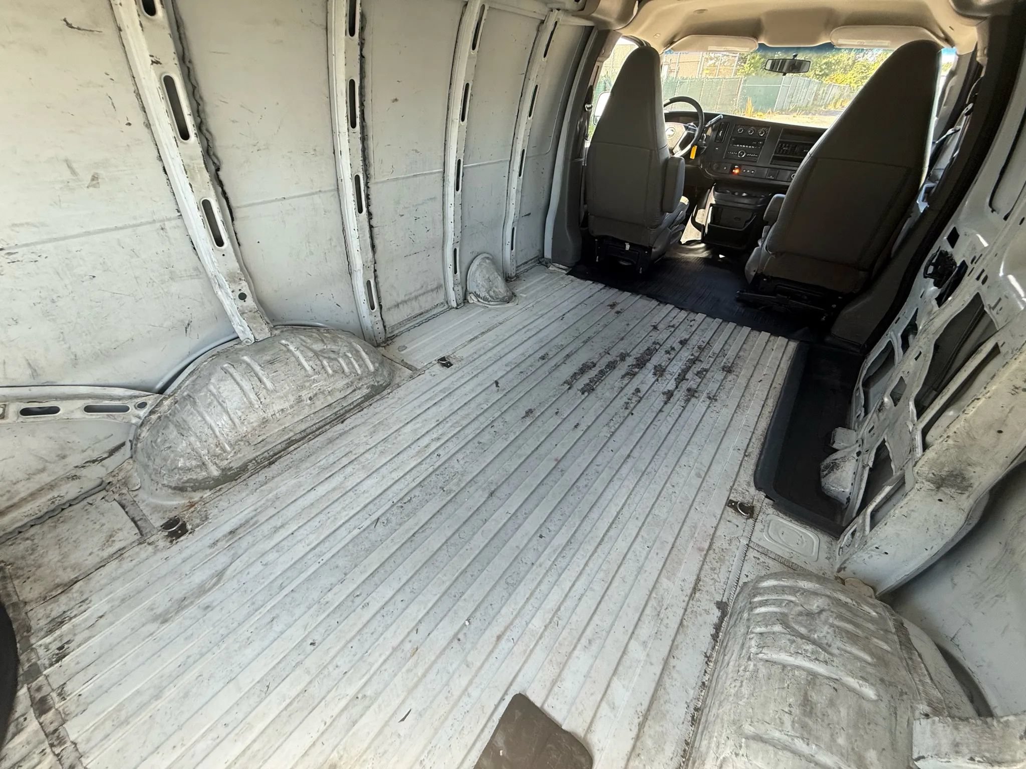 Used 2016 Chevrolet Express 2500 RWD image 33