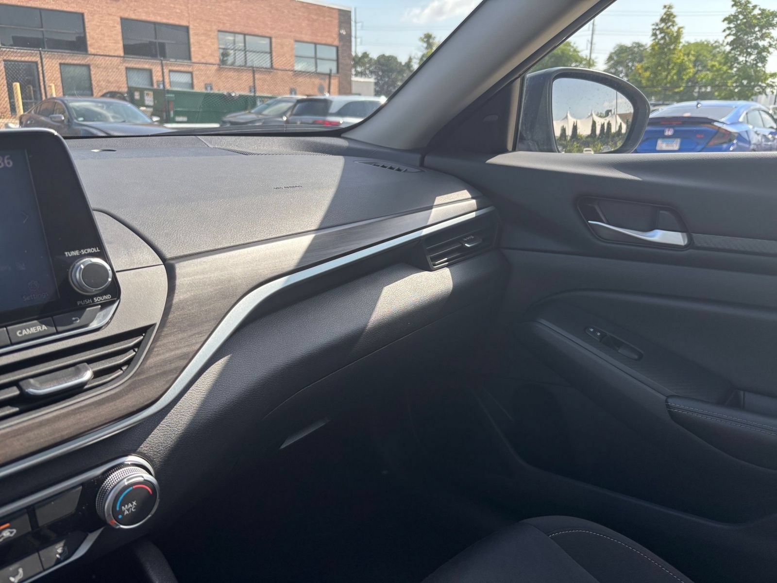 Used 2025 Nissan Altima 2.5 SV FWD image 30