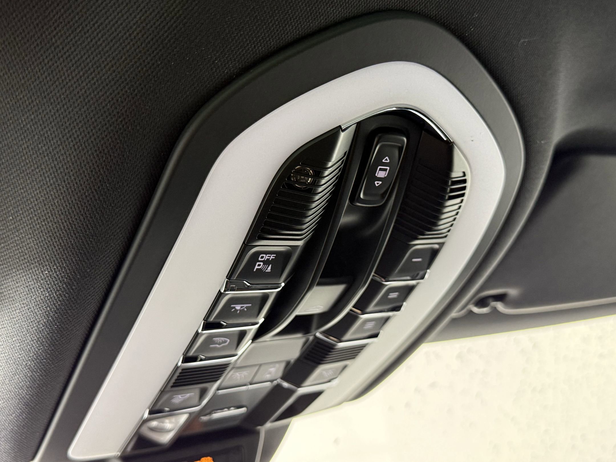 New 2025 Porsche Macan image 30