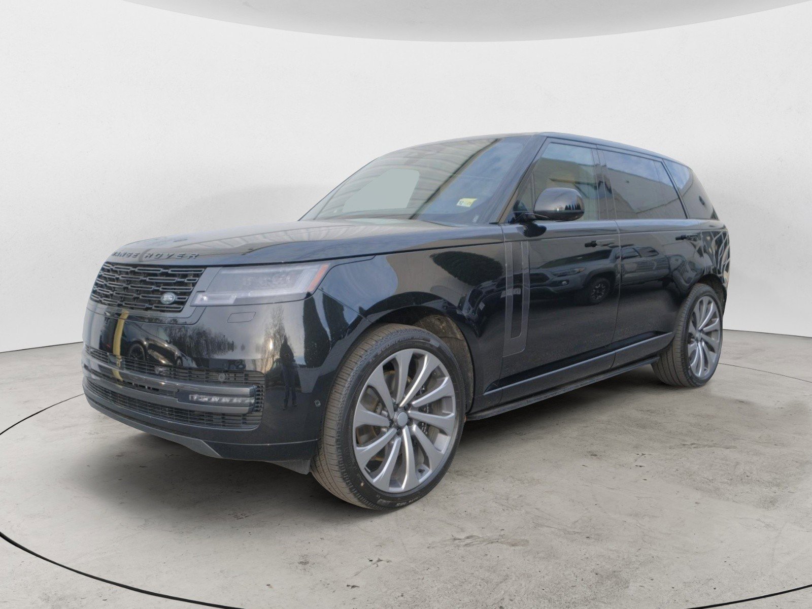 New 2025 Land Rover Range Rover Long Wheelbase SE