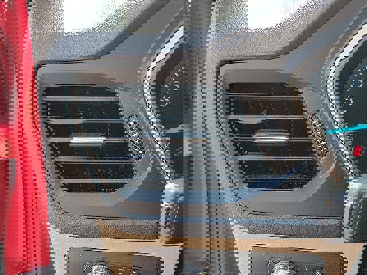 Used 2020 Ford Escape SE image 32