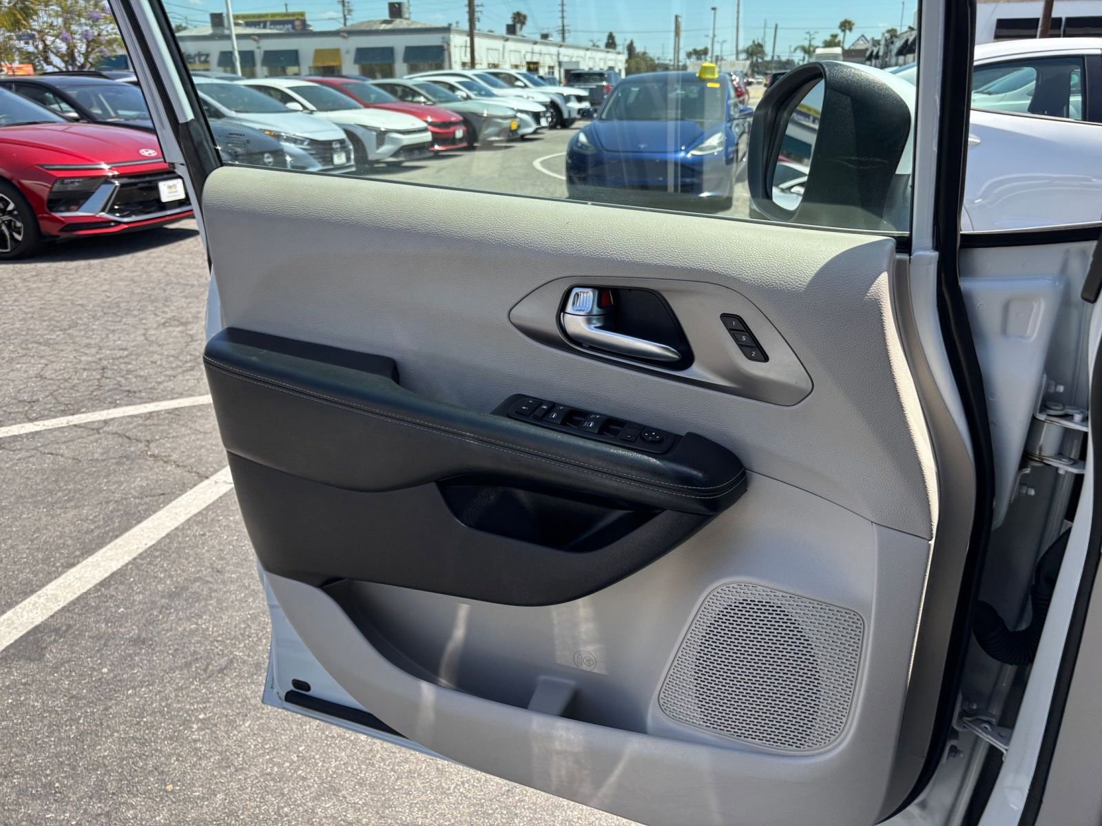 Used 2023 Chrysler Pacifica Touring-L FWD image 18