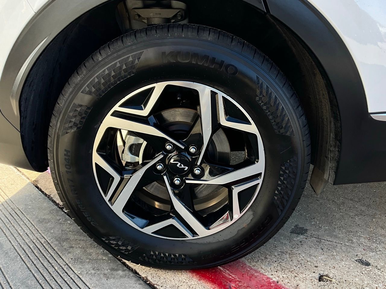 Used 2025 Kia Sportage LX image 9