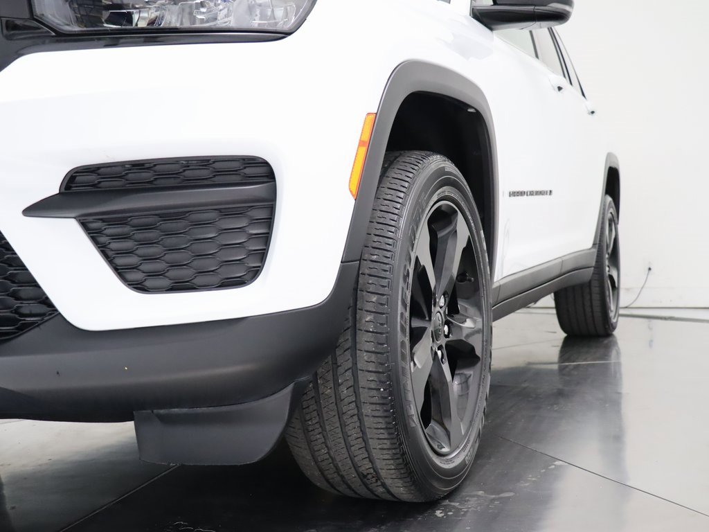 Used 2022 Jeep Grand Cherokee Altitude image 9