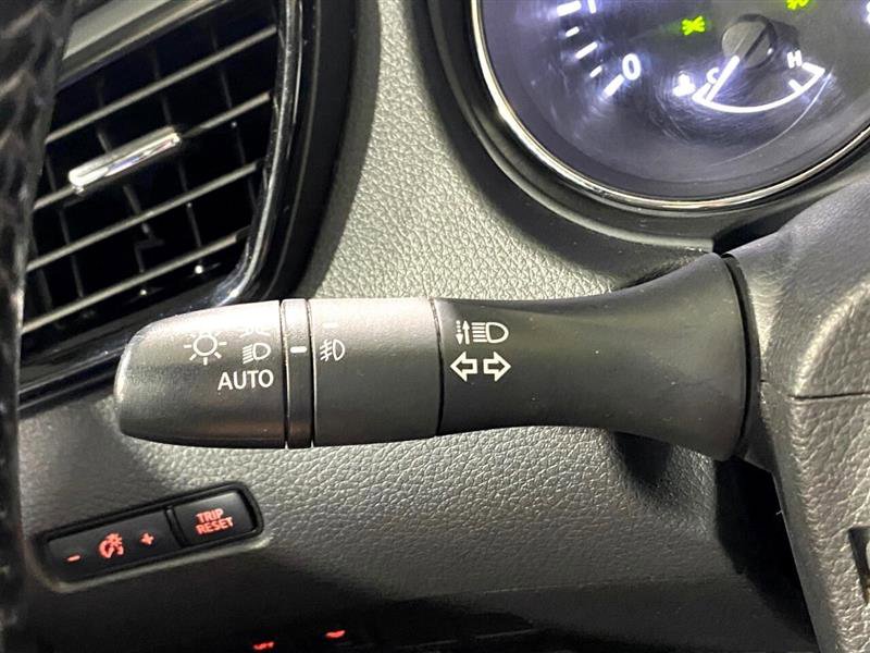 Used 2020 Nissan Rogue Sport SV w/ All-Weather Package image 18