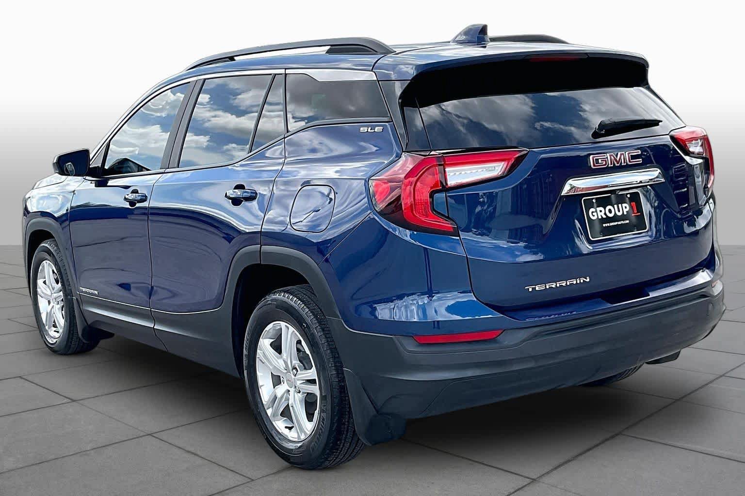 Used 2022 GMC Terrain SLE w/ Driver Convenience Package FWD image 12