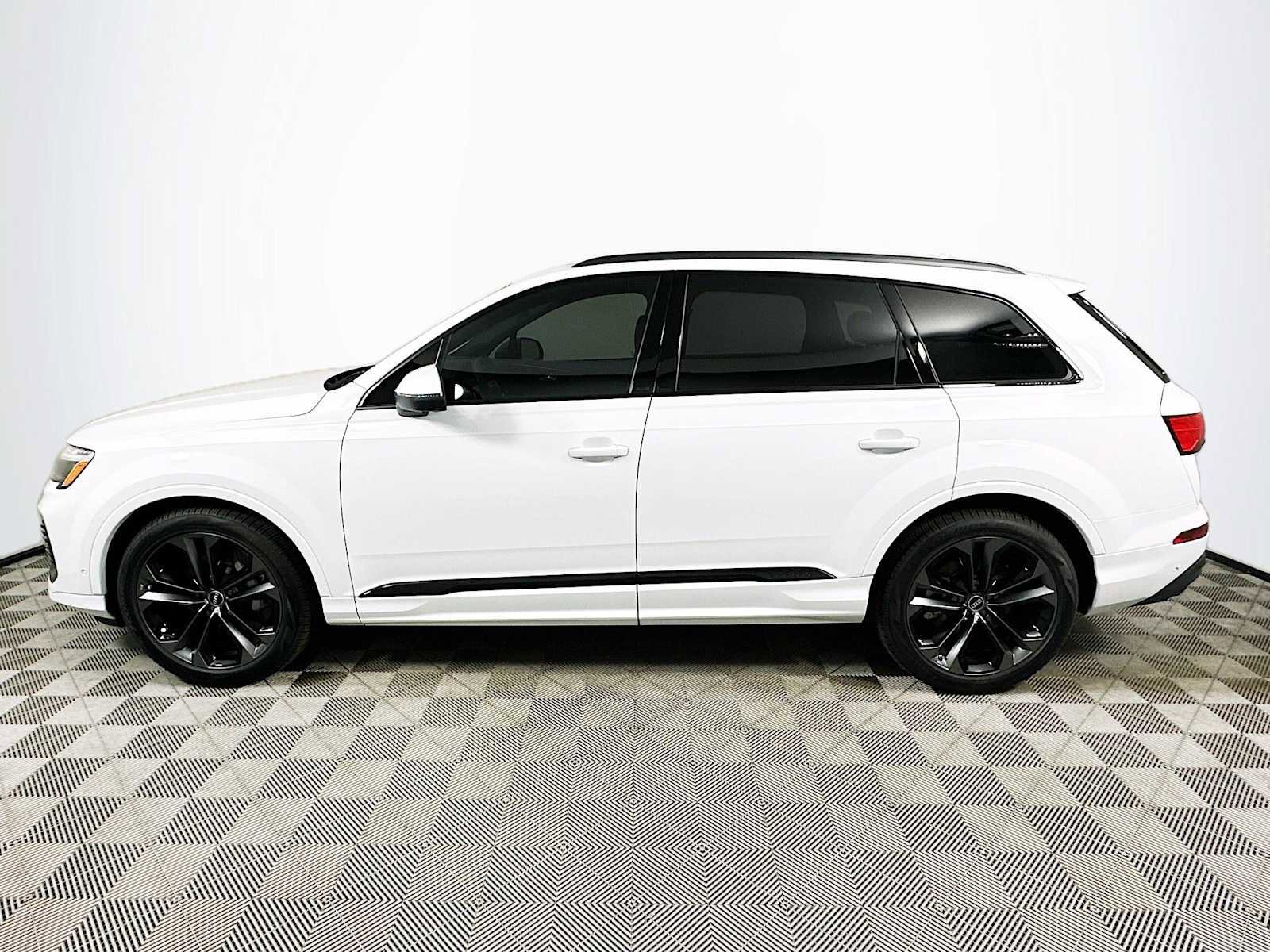 New 2025 Audi Q7 3.0T Prestige image 4