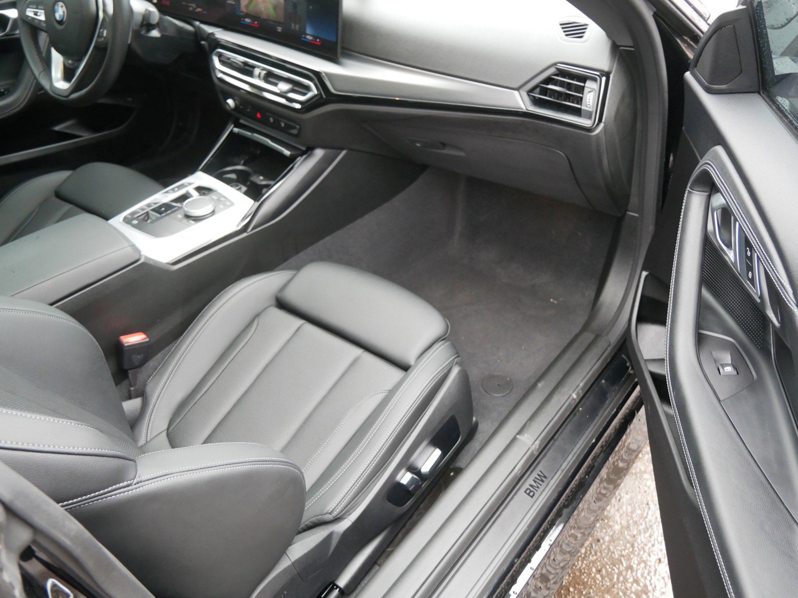 Used 2023 BMW 230i 230i w/ Premium Package image 12