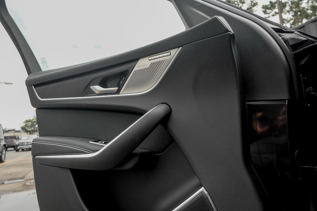 Used 2025 Jaguar F-PACE R-Dynamic S image 9