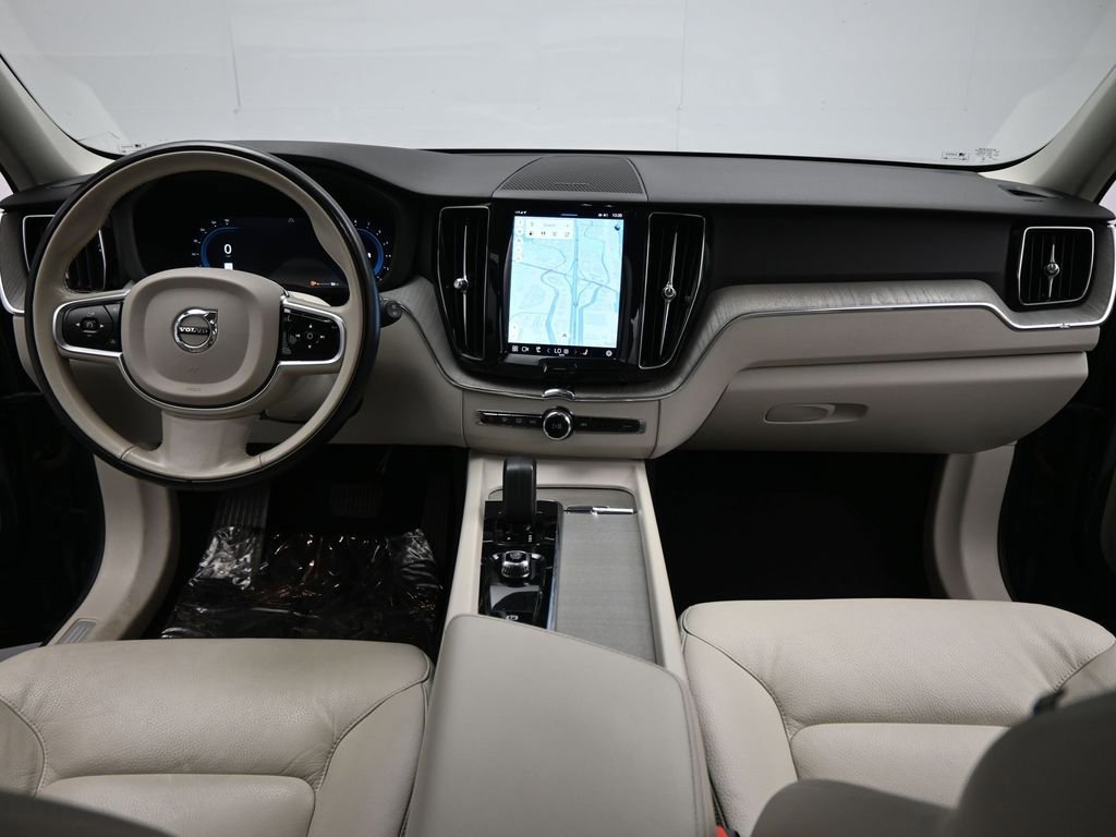 Used 2023 Volvo XC60 B5 Plus image 19
