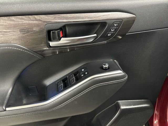 Used 2021 Toyota Highlander Platinum image 3