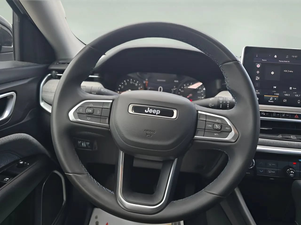 Used 2022 Jeep Compass Latitude AWD/4WD image 16