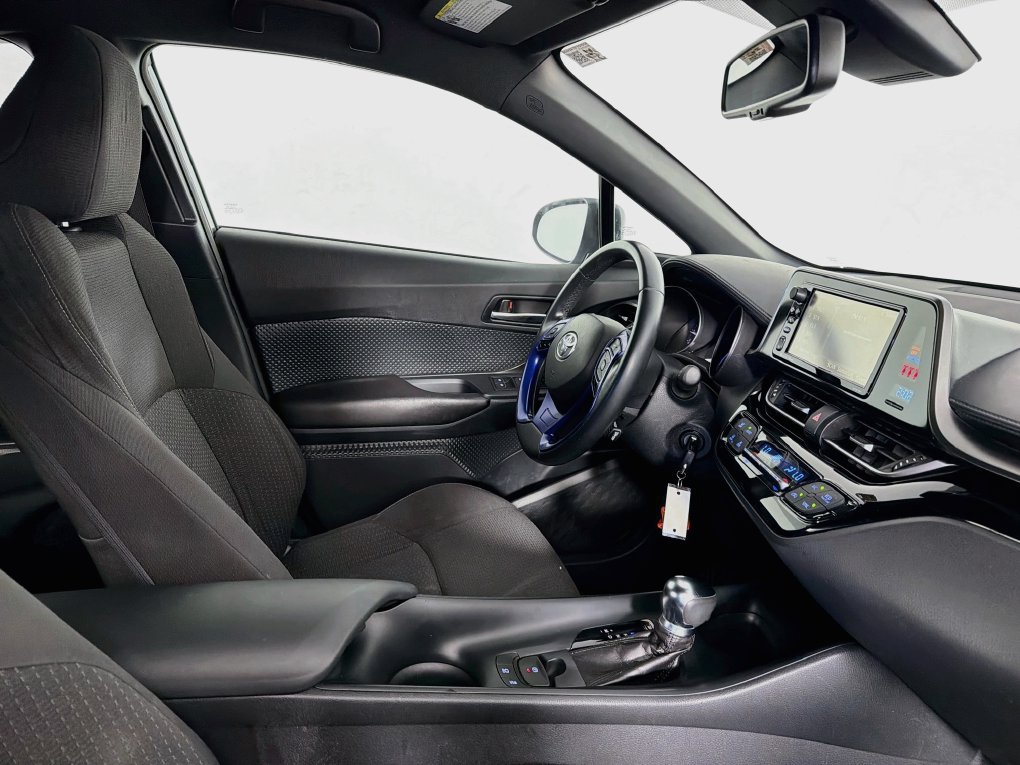 Used 2018 Toyota C-HR XLE FWD image 32