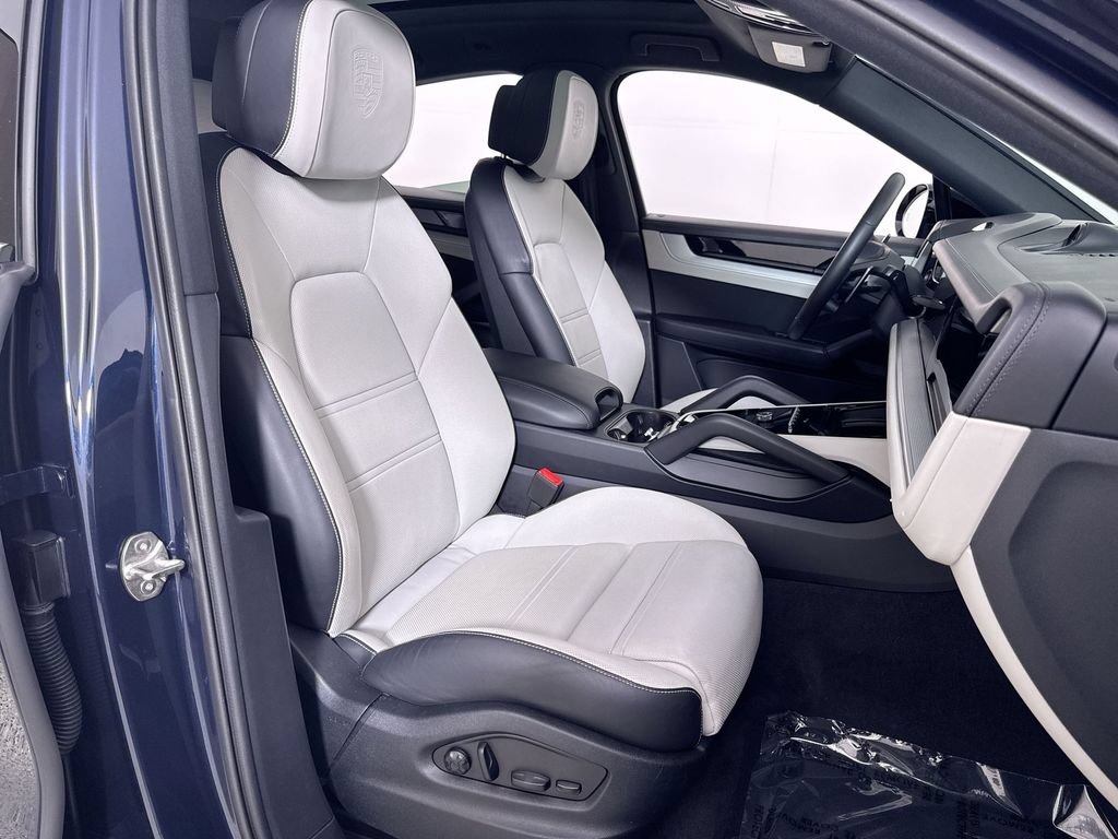 Used 2024 Porsche Cayenne Coupe AWD/4WD image 25