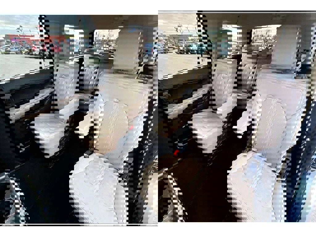 Used 2024 Ford Expedition Limited image 28