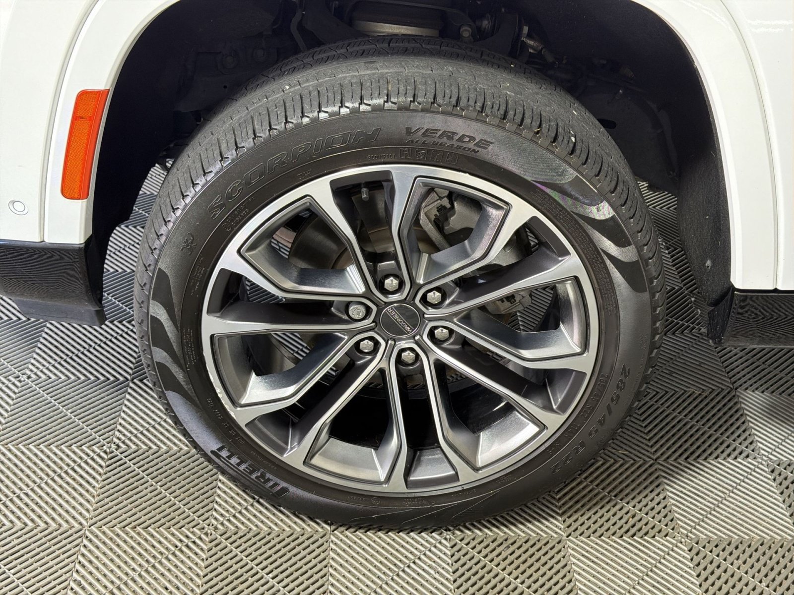 Used 2023 Jeep Grand Wagoneer Series III AWD/4WD image 12